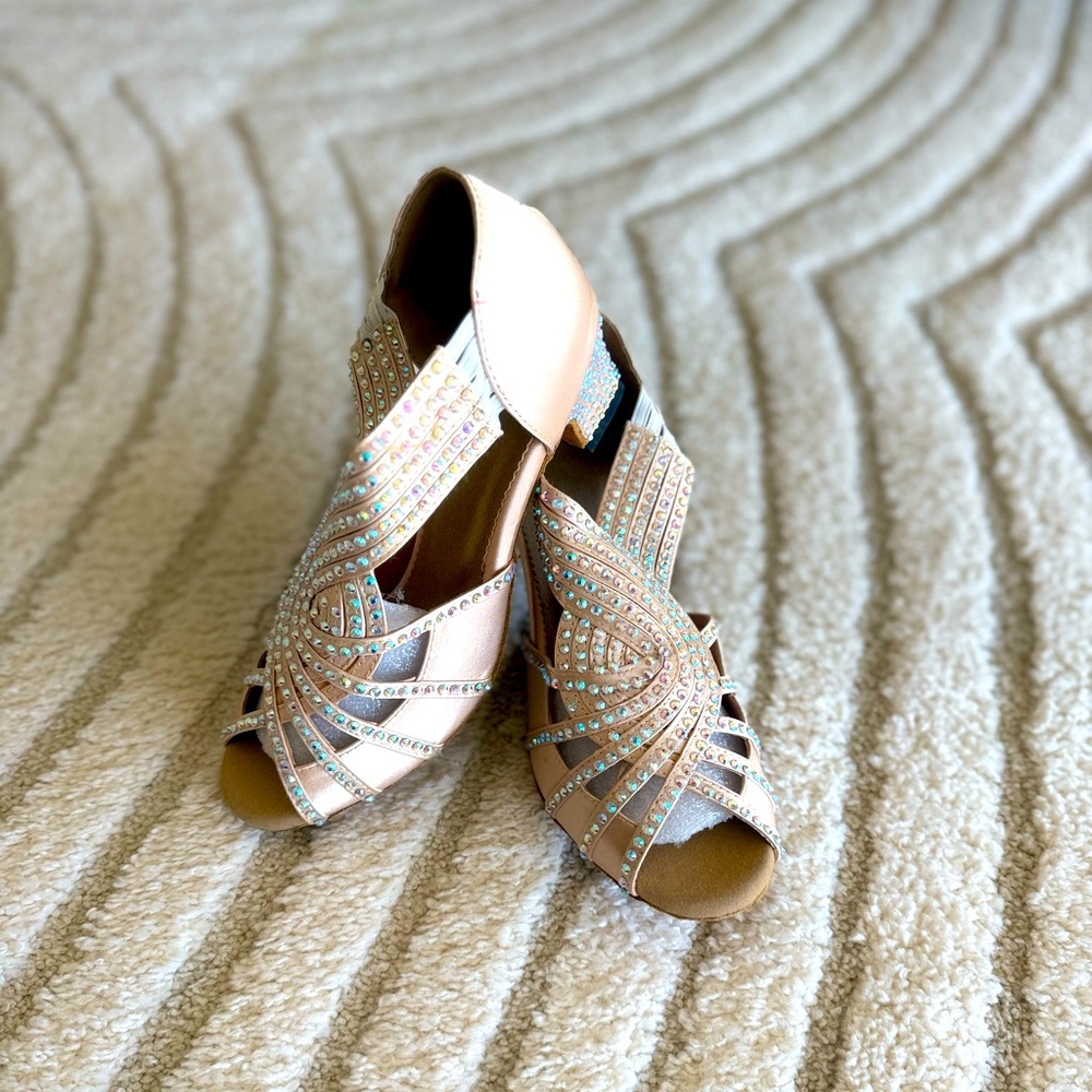 Dance shoes 318